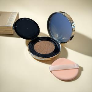 Luxelux – całodzienny, lekki cushion z długotrwałym efektem LUXELUX全天候轻盈持妆气垫粉底液  LUXELUX ALL HOURS L